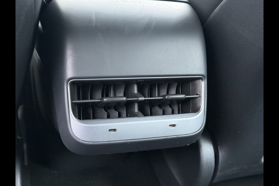 Tesla Model 3 RWD SR plus 325PK SOH 90% LFP Accu Lmv 19" AutoPilot Leder Panoramadak Adaptive-Cruise Camera's Elektr.-Stuur+Stoelen+Spiegels+G Navi LED DAB Voorverwarmen interieur via App Keyless One-Pedal-Drive 1e Eigenaar Origineel Nederlandse Auto Fabrieksgarantie op motor en accu tot 05-12-2028/160.000km