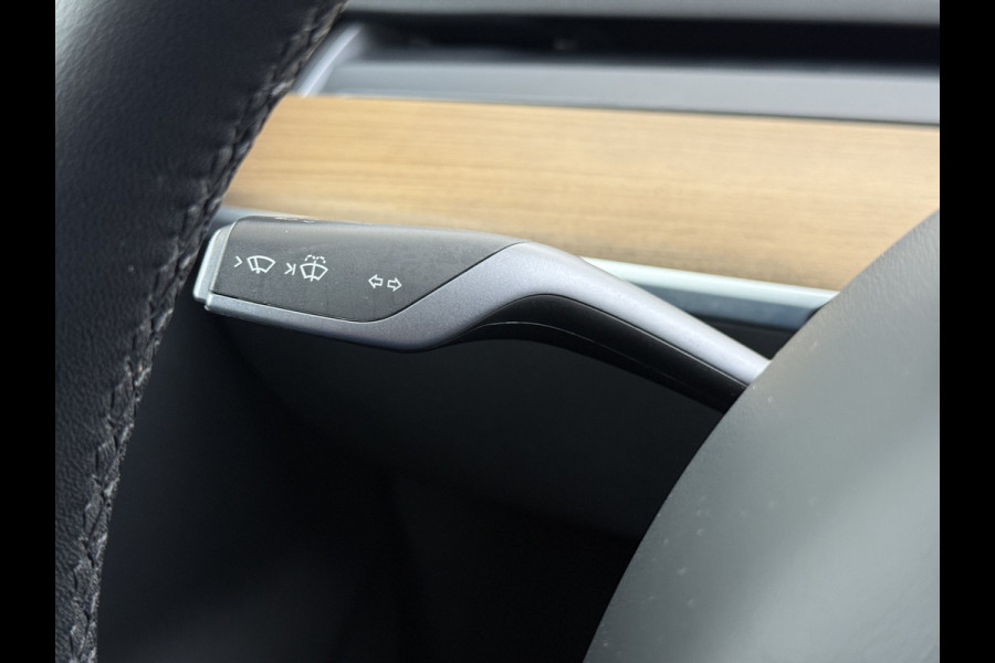 Tesla Model 3 RWD SR plus 325PK SOH 90% LFP Accu Lmv 19" AutoPilot Leder Panoramadak Adaptive-Cruise Camera's Elektr.-Stuur+Stoelen+Spiegels+G Navi LED DAB Voorverwarmen interieur via App Keyless One-Pedal-Drive 1e Eigenaar Origineel Nederlandse Auto Fabrieksgarantie op motor en accu tot 05-12-2028/160.000km