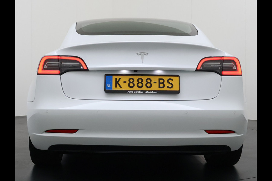 Tesla Model 3 RWD SR plus 325PK SOH 90% LFP Accu Lmv 19" AutoPilot Leder Panoramadak Adaptive-Cruise Camera's Elektr.-Stuur+Stoelen+Spiegels+G Navi LED DAB Voorverwarmen interieur via App Keyless One-Pedal-Drive 1e Eigenaar Origineel Nederlandse Auto Fabrieksgarantie op motor en accu tot 05-12-2028/160.000km