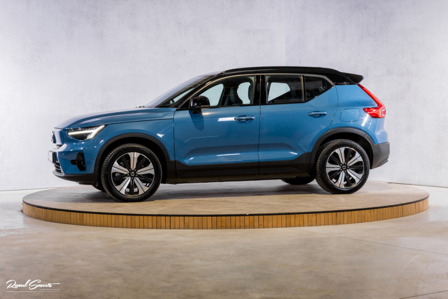 Volvo XC40 Recharge Ultimate 70 kWh | Zwenkbare trekhaak | Panorama dak | Adaptieve cruise | Harman Kardon | Blis |