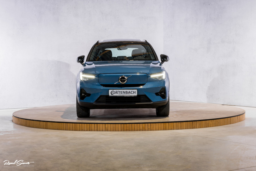 Volvo XC40 Recharge Ultimate 70 kWh | Zwenkbare trekhaak | Panorama dak | Adaptieve cruise | Harman Kardon | Blis |