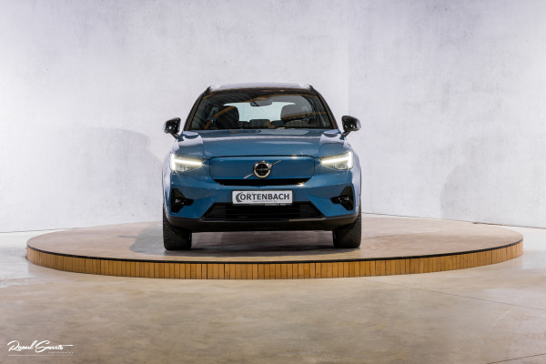 Volvo XC40 Recharge Ultimate 70 kWh | Zwenkbare trekhaak | Panorama dak | Adaptieve cruise | Harman Kardon | Blis |