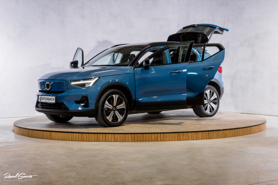 Volvo XC40 Recharge Ultimate 70 kWh | Zwenkbare trekhaak | Panorama dak | Adaptieve cruise | Harman Kardon | Blis |