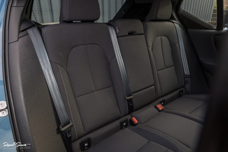 Volvo XC40 Recharge Ultimate 70 kWh | Zwenkbare trekhaak | Panorama dak | Adaptieve cruise | Harman Kardon | Blis |