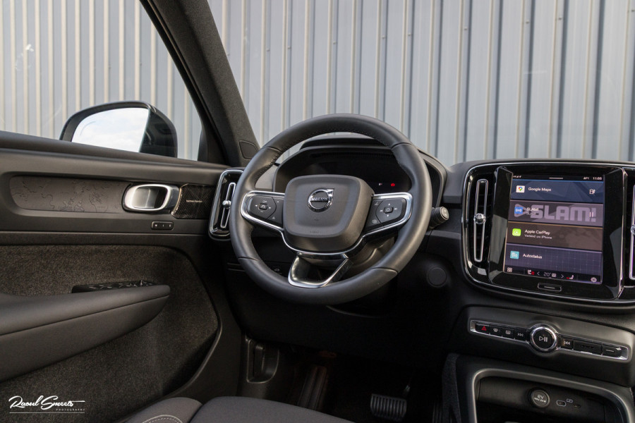 Volvo XC40 Recharge Ultimate 70 kWh | Zwenkbare trekhaak | Panorama dak | Adaptieve cruise | Harman Kardon | Blis |