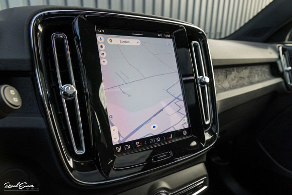 Volvo XC40 Recharge Ultimate 70 kWh | Zwenkbare trekhaak | Panorama dak | Adaptieve cruise | Harman Kardon | Blis |