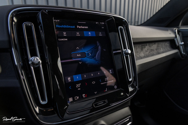 Volvo XC40 Recharge Ultimate 70 kWh | Zwenkbare trekhaak | Panorama dak | Adaptieve cruise | Harman Kardon | Blis |