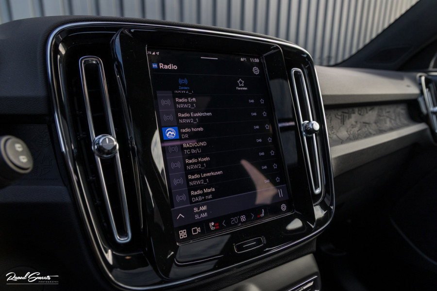 Volvo XC40 Recharge Ultimate 70 kWh | Zwenkbare trekhaak | Panorama dak | Adaptieve cruise | Harman Kardon | Blis |