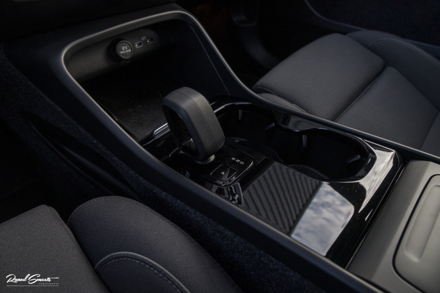 Volvo XC40 Recharge Ultimate 70 kWh | Zwenkbare trekhaak | Panorama dak | Adaptieve cruise | Harman Kardon | Blis |