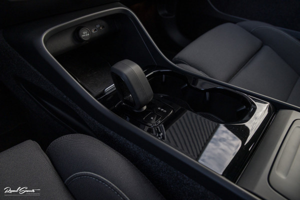 Volvo XC40 Recharge Ultimate 70 kWh | Zwenkbare trekhaak | Panorama dak | Adaptieve cruise | Harman Kardon | Blis |