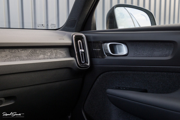 Volvo XC40 Recharge Ultimate 70 kWh | Zwenkbare trekhaak | Panorama dak | Adaptieve cruise | Harman Kardon | Blis |