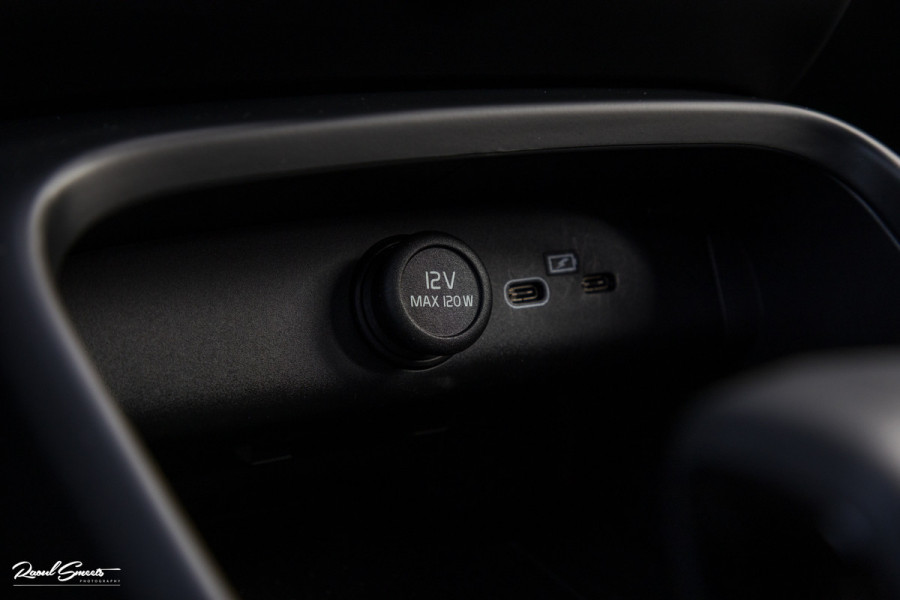 Volvo XC40 Recharge Ultimate 70 kWh | Zwenkbare trekhaak | Panorama dak | Adaptieve cruise | Harman Kardon | Blis |