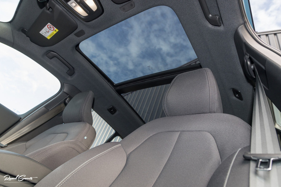 Volvo XC40 Recharge Ultimate 70 kWh | Zwenkbare trekhaak | Panorama dak | Adaptieve cruise | Harman Kardon | Blis |