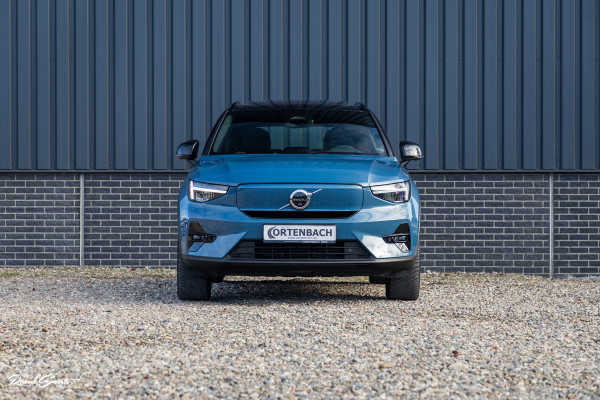 Volvo XC40 Recharge Ultimate 70 kWh | Zwenkbare trekhaak | Panorama dak | Adaptieve cruise | Harman Kardon | Blis |