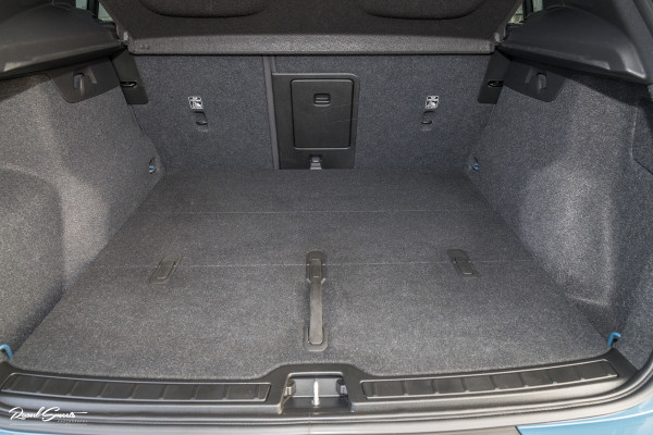 Volvo XC40 Recharge Ultimate 70 kWh | Zwenkbare trekhaak | Panorama dak | Adaptieve cruise | Harman Kardon | Blis |