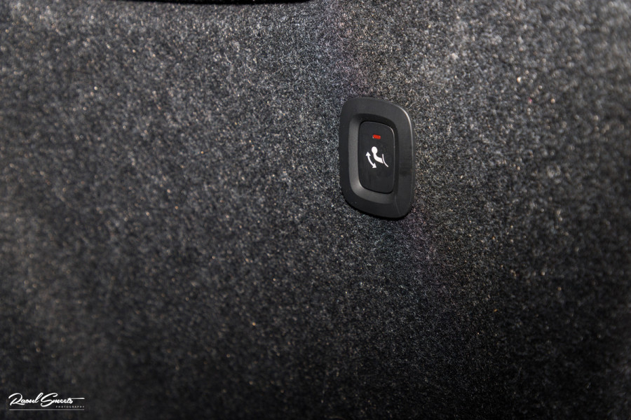 Volvo XC40 Recharge Ultimate 70 kWh | Zwenkbare trekhaak | Panorama dak | Adaptieve cruise | Harman Kardon | Blis |