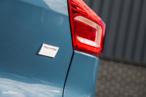 Volvo XC40 Recharge Ultimate 70 kWh | Zwenkbare trekhaak | Panorama dak | Adaptieve cruise | Harman Kardon | Blis |