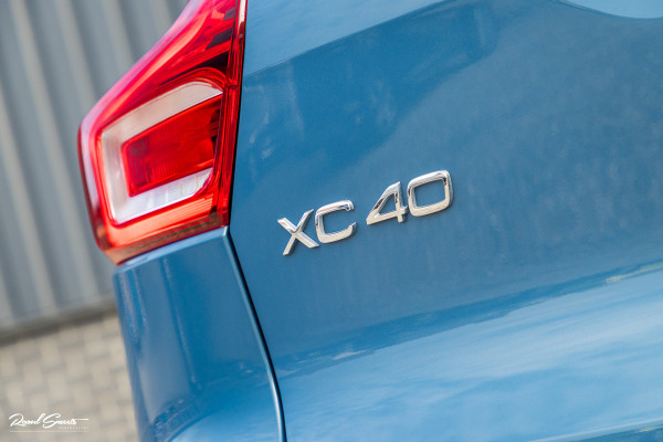 Volvo XC40 Recharge Ultimate 70 kWh | Zwenkbare trekhaak | Panorama dak | Adaptieve cruise | Harman Kardon | Blis |