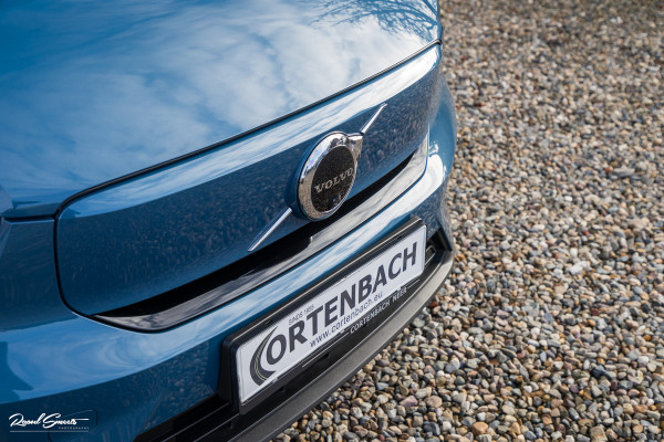 Volvo XC40 Recharge Ultimate 70 kWh | Zwenkbare trekhaak | Panorama dak | Adaptieve cruise | Harman Kardon | Blis |