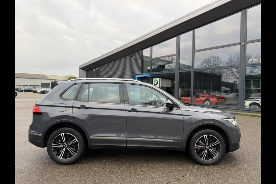 Volkswagen Tiguan 1.4 TSI eHybrid Active PHEV 245PK COMPLEET!| HUD HEAD-UP DISPLAY | PANODAK | ELEKTRISCHE TREKHAAK | 360 CAMERA | VIRTUAL DISPLAY |WINTERPACK STUUR + STOELVERWARMING | DEALER ONDERHOUDEN |