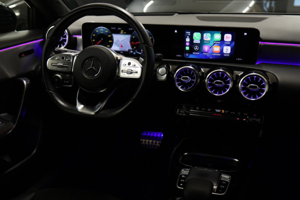 Mercedes-Benz A-Klasse 200 AMG-LINE NAP/PANO/HUD/STOELV/CARPLAY/ACC/BOMVOL