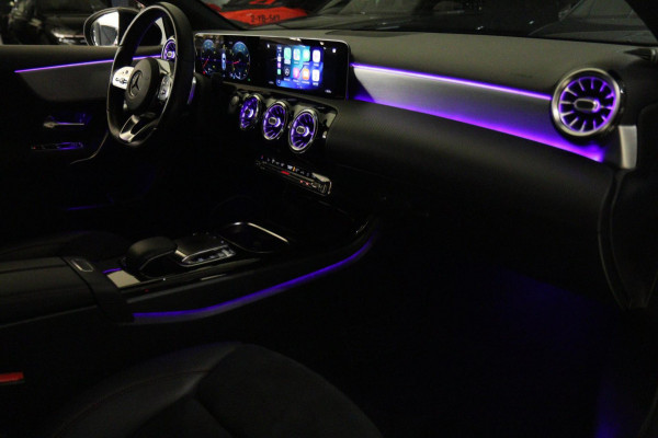 Mercedes-Benz A-Klasse 200 AMG-LINE NAP/PANO/HUD/STOELV/CARPLAY/ACC/BOMVOL