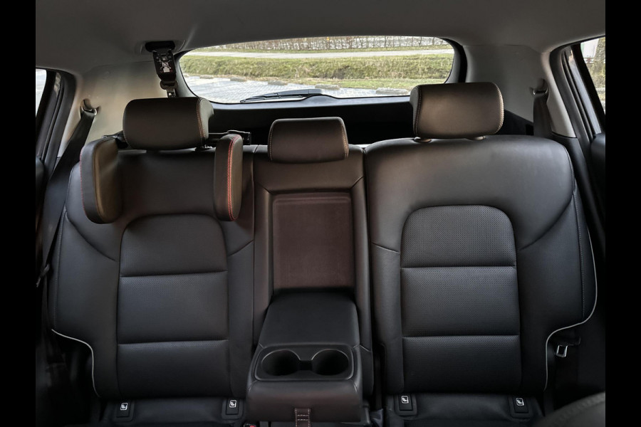 Kia Sportage 1.6 GDI DynamicLine | Leder | Trekhaak | Stoel&Stuurverwarming | JBL-Audio | Climate | Navi |