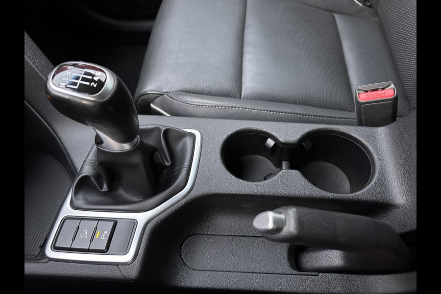 Kia Sportage 1.6 GDI DynamicLine | Leder | Trekhaak | Stoel&Stuurverwarming | JBL-Audio | Climate | Navi |