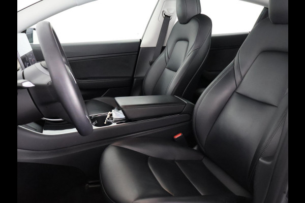 Tesla Model 3 RWD PLUS 60KWH 1e EIG.ACCU SOH 93! BIJNA 2021 GARANTIE TOT 2031* PARKEERSENSOREN V+A . PANORAMADAK . APPLE CARPLAY & ANDROID AUTO . STOELVERWARMING