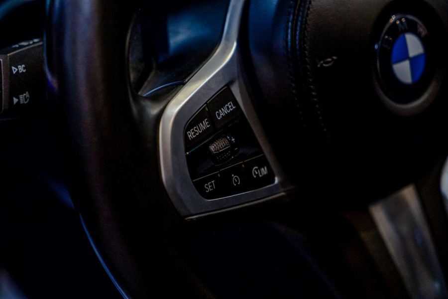 BMW 3-serie 330i High Executive M-Sport|Schuifdak|Laser|Elektr.Stoelen|