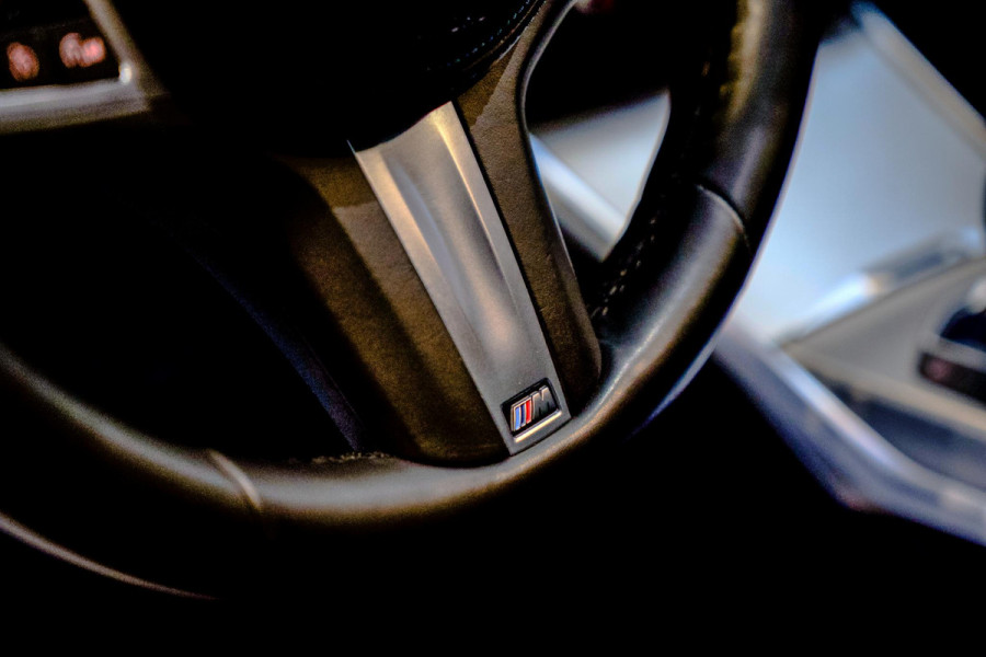 BMW 3-serie 330i High Executive M-Sport|Schuifdak|Laser|Elektr.Stoelen|