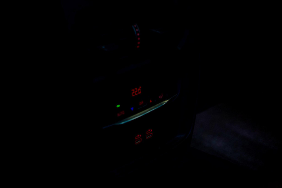 BMW 3-serie 330i High Executive M-Sport|Schuifdak|Laser|Elektr.Stoelen|