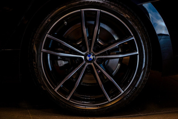 BMW 3-serie 330i High Executive M-Sport|Schuifdak|Laser|Elektr.Stoelen|