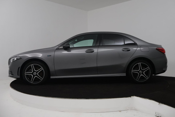 Mercedes-Benz A-Klasse 250 e Business Solution AMG Limited (SFEERVERLICHTING, STOELVERWARMING, ACHTERUITRIJCAMERA, SENSOREN)