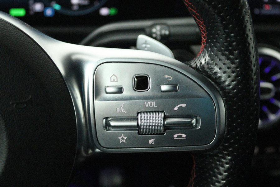 Mercedes-Benz A-Klasse 250 e Business Solution AMG Limited (SFEERVERLICHTING, STOELVERWARMING, ACHTERUITRIJCAMERA, SENSOREN)