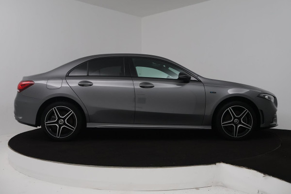Mercedes-Benz A-Klasse 250 e Business Solution AMG Limited (SFEERVERLICHTING, STOELVERWARMING, ACHTERUITRIJCAMERA, SENSOREN)