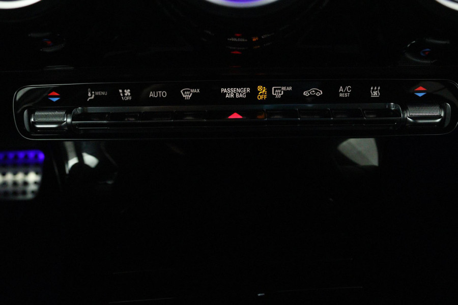 Mercedes-Benz A-Klasse 250 e Business Solution AMG Limited (SFEERVERLICHTING, STOELVERWARMING, ACHTERUITRIJCAMERA, SENSOREN)