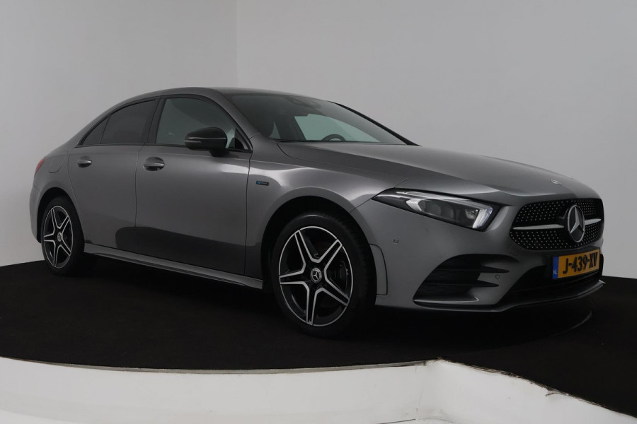 Mercedes-Benz A-Klasse 250 e Business Solution AMG Limited (SFEERVERLICHTING, STOELVERWARMING, ACHTERUITRIJCAMERA, SENSOREN)