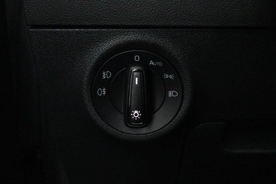 Škoda Karoq 1.5 TSI ACT Sportline Business (PANORAMADAK, STOELVERWARMING, CAMERA, DIGITALE COCKPIT, CANTON AUDIO, CARPLAY)