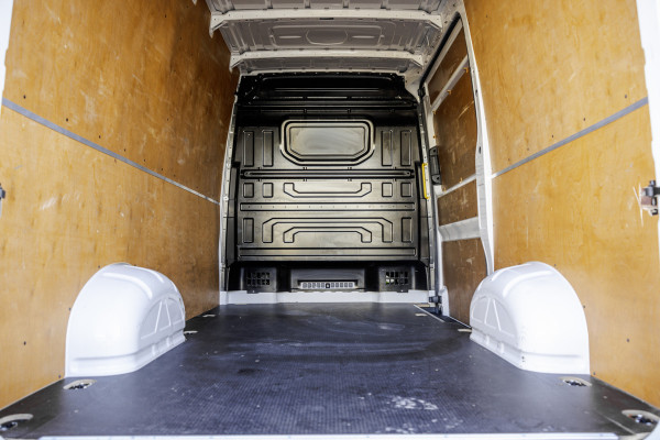 Volkswagen Crafter 2.0 TDI L3H3 Trendline | Facelift | 140PK | Carplay | Navi | Cruise | Airco | Trekhaak