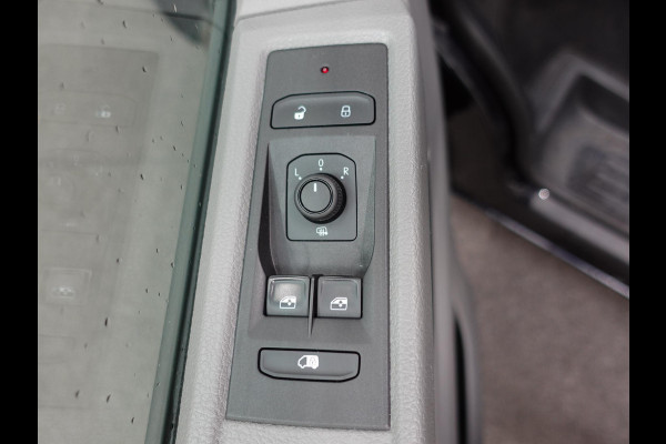 Volkswagen Transporter 2.0 150PK L2H1 Highline Automaat Dubbele Cabine Airco  Navi Parkeersensoren Camera Trekhaak Carplay