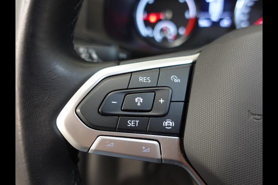 Volkswagen Transporter 2.0 150PK L2H1 Highline Automaat Dubbele Cabine Airco  Navi Parkeersensoren Camera Trekhaak Carplay