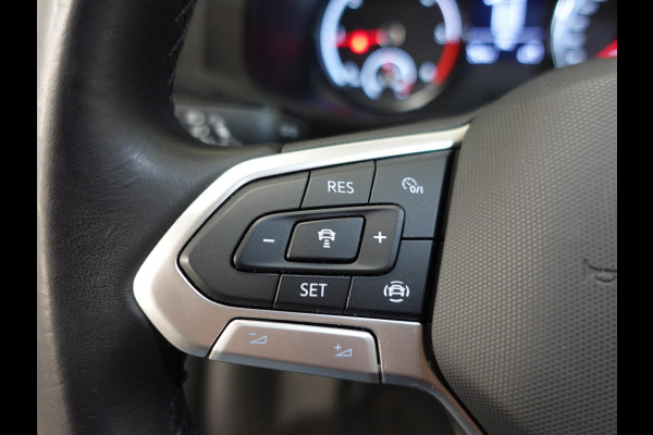 Volkswagen Transporter 2.0 150PK L2H1 Highline Automaat Dubbele Cabine Airco  Navi Parkeersensoren Camera Trekhaak Carplay