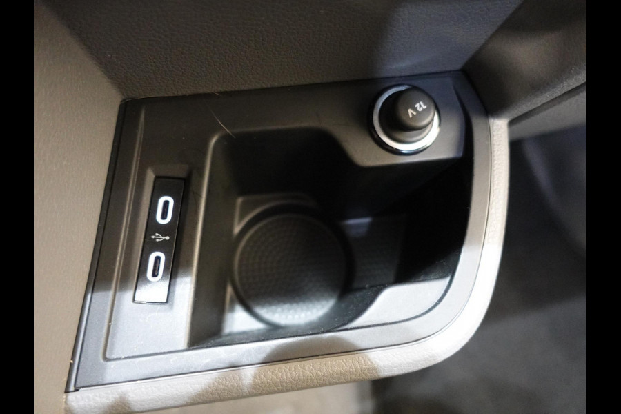 Volkswagen Transporter 2.0 150PK L2H1 Highline Automaat Dubbele Cabine Airco  Navi Parkeersensoren Camera Trekhaak Carplay