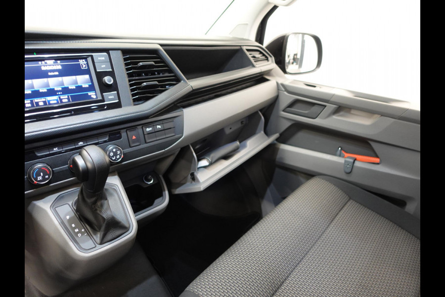Volkswagen Transporter 2.0 150PK L2H1 Highline Automaat Dubbele Cabine Airco  Navi Parkeersensoren Camera Trekhaak Carplay