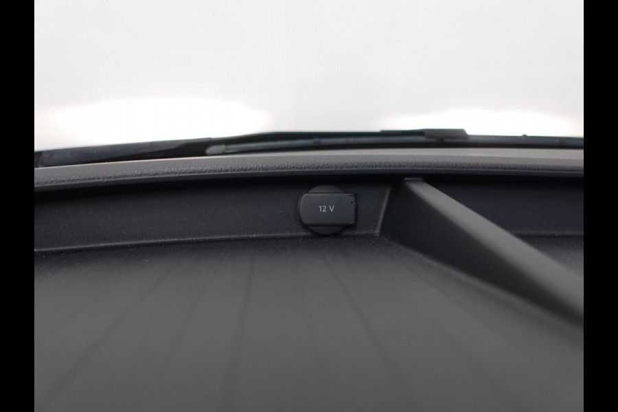 Volkswagen Transporter 2.0 150PK L2H1 Highline Automaat Dubbele Cabine Airco  Navi Parkeersensoren Camera Trekhaak Carplay