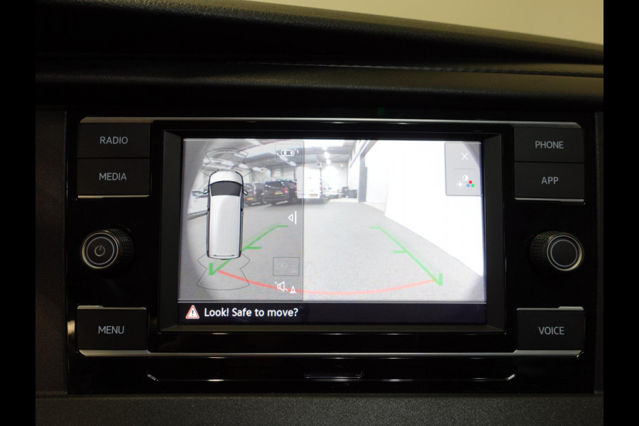 Volkswagen Transporter 2.0 150PK L2H1 Highline Automaat Dubbele Cabine Airco  Navi Parkeersensoren Camera Trekhaak Carplay