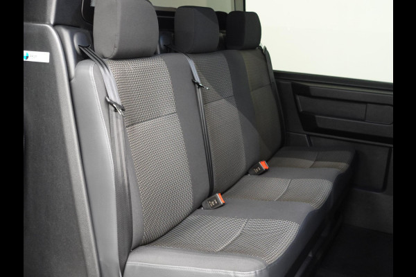 Volkswagen Transporter 2.0 150PK L2H1 Highline Automaat Dubbele Cabine Airco  Navi Parkeersensoren Camera Trekhaak Carplay