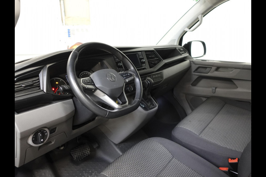 Volkswagen Transporter 2.0 150PK L2H1 Highline Automaat Dubbele Cabine Airco  Navi Parkeersensoren Camera Trekhaak Carplay