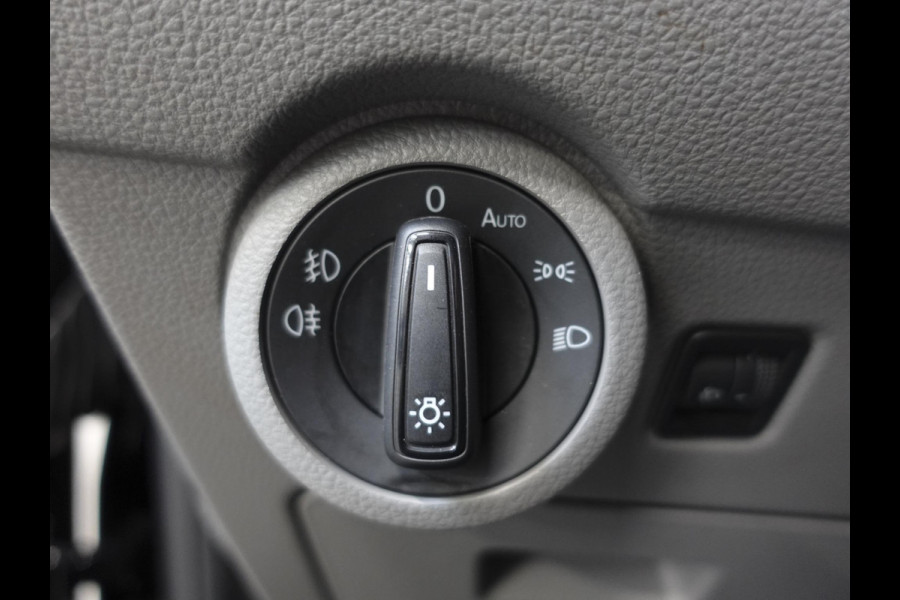 Volkswagen Transporter 2.0 150PK L2H1 Highline Automaat Dubbele Cabine Airco  Navi Parkeersensoren Camera Trekhaak Carplay